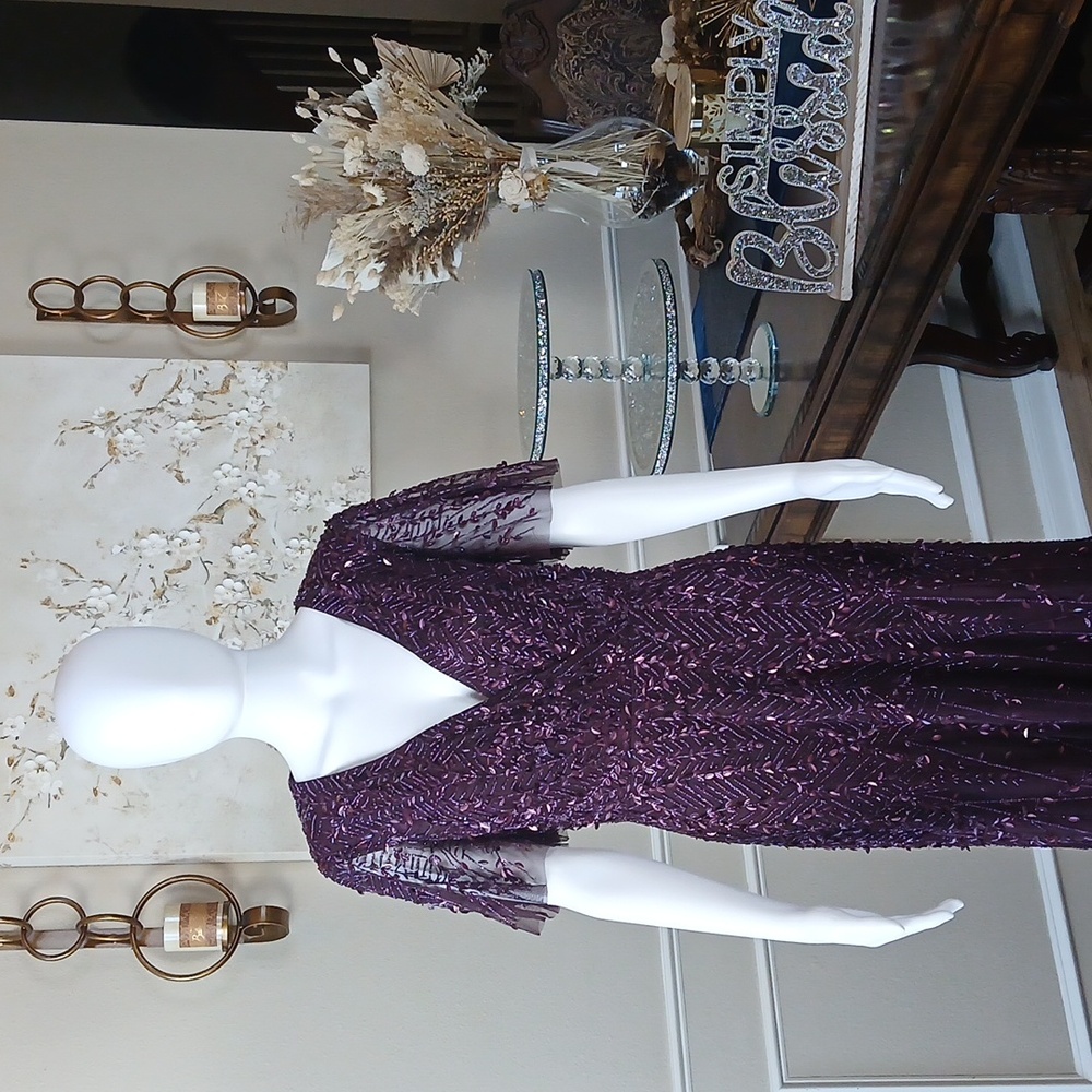 Mac Duggal Purple Embellished Flutter Sleeve Formal Floor-Length Gown. Size 6 - Picture 5 of 17